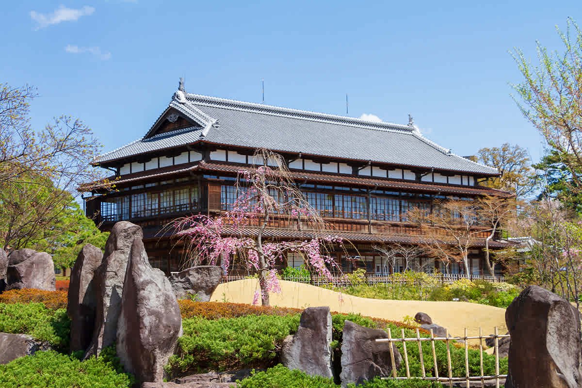 🏯 강을 바라보는 누각(린코카쿠)